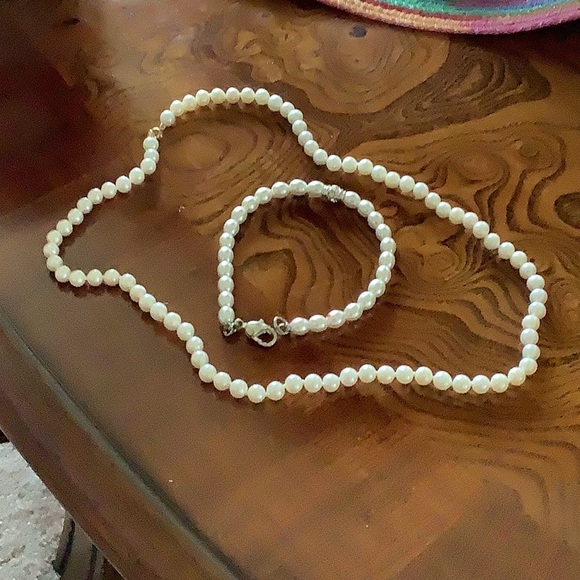 Simulated pearl necklace and bracelet set great for children small size - Picture 1 of 6